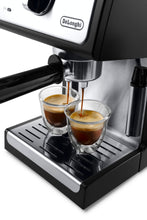 Load image into Gallery viewer, De&#39;Longhi - Espresso Machine with 15 bars of pressure - Black